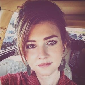 Meet your Posher, April